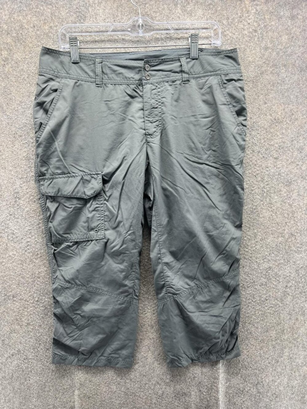 Columbia Pants Women 10 Gray Capri PFG Omni-Shade Cargo Lightweight Hiking
